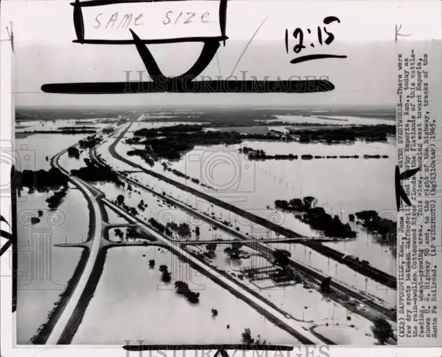1965 Press Photo Aerial view of Saffordville during a flood in Kansas