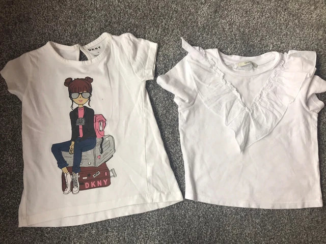 Pacchetto magliette bambina età 5 DKNY Asda George immacolata indossata una volta bianca in perfette condizioni