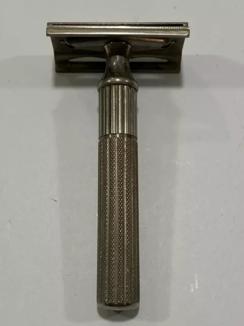 Early VINTAGE GILLETTE CANADA FAT HANDLE TECH w/TRIANGLE GUARD SLOTS Early VINTAGE GILLETTE CANADA FAT HANDLE TECH w/TRIANGLE GUARD SLOTS