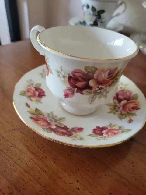 Queen Anne Teacup & Saucer Gold Trim Fine Bone China England