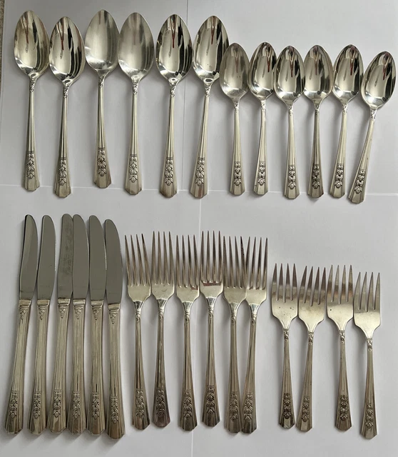 WM A ROGERS A1 Plus Rosaile Silverplated Oneida 28 Piece Silverware