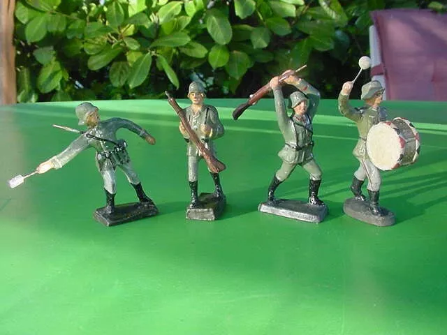 4 Soldaten, Schusso, passend zu Lineol und Elastolin, Masse 7cm Serie