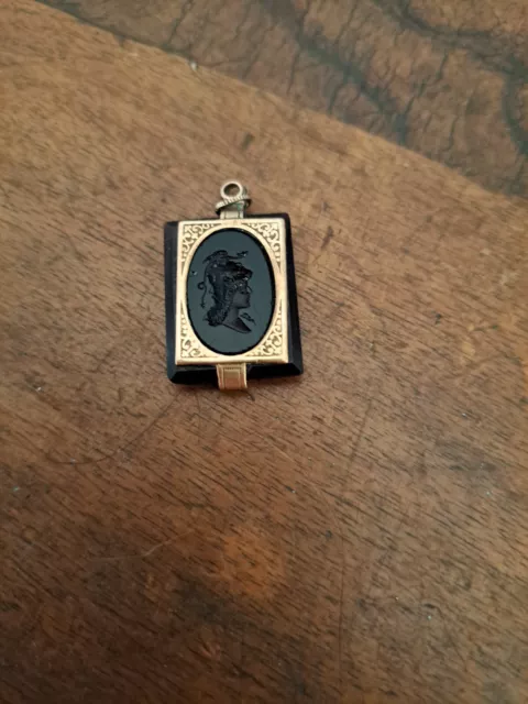 Pendentif Medaillon Victorien Pierre Noire Gravee Portrait A L'antique