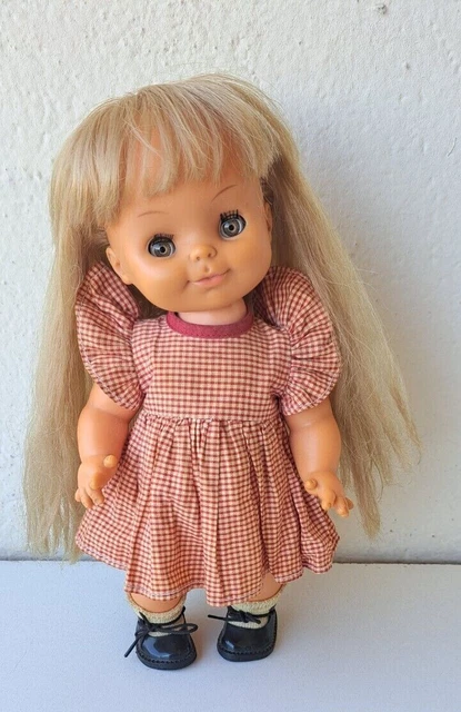 Ancienne Poupée Tinnie Raynal Blonde Yeux Gris Made In Spain Années 80 - Vêtements D'origine