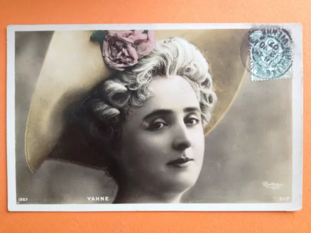 CPA PORTRAIT DE l' Actrice Léonie YAHNE PHOTO signée REUTLINGER à PARIS