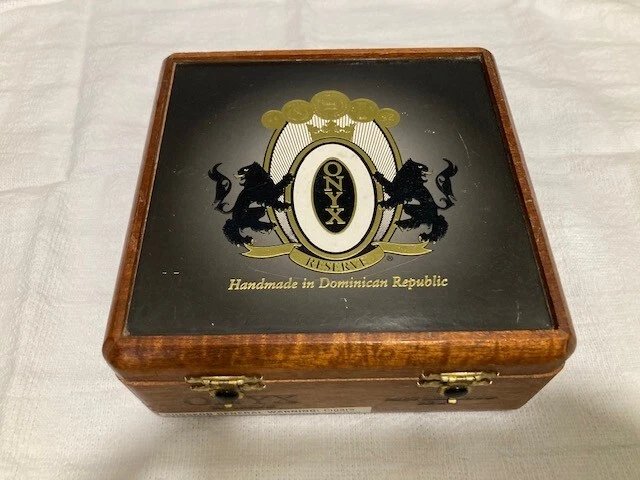 Onyx Reserve Wood Cigar Box Dominican Republic 6"x6"x3" Mini Belicoso 52x5