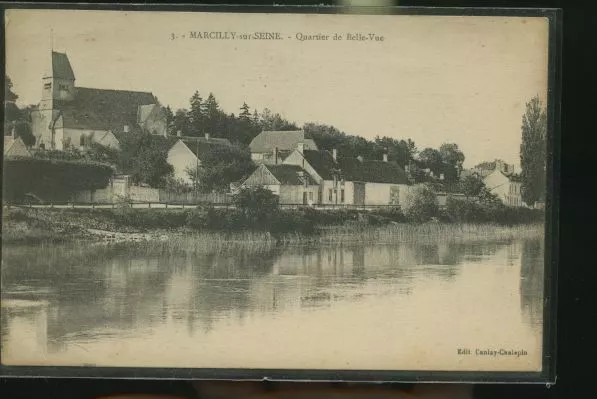MARCILLY   ( la carte n est pas jaunie )