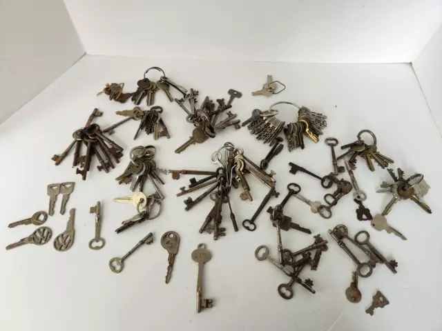 Large Lot Of Vintage Antique Keys House, Car, Lock, Safe, Hotel Keys, All Kinds