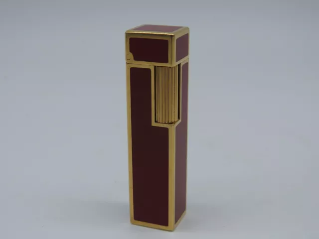 Accendino vintage Cartier-Chanel placcato oro 18 kt. Altezza 6 cm. Rara.