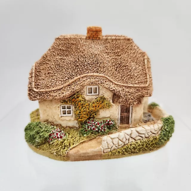 Lilliput Lane Clover Cottage Hand Painted Ceramic English Cottage Figure