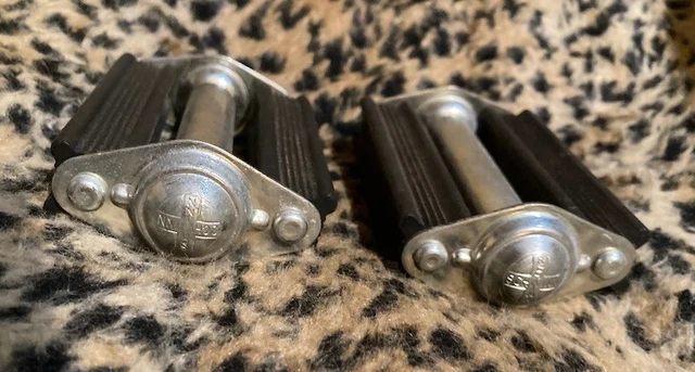 RARE NOS 1950s-60s SCHWINN JUVENILE BICYCLE PEDALS DX, PIXIE, MIDGET, STINGRAY RARE NOS 1950s-60s SCHWINN JUVENILE BICYCLE PEDALS DX, PIXIE, MIDGET, STINGRAY