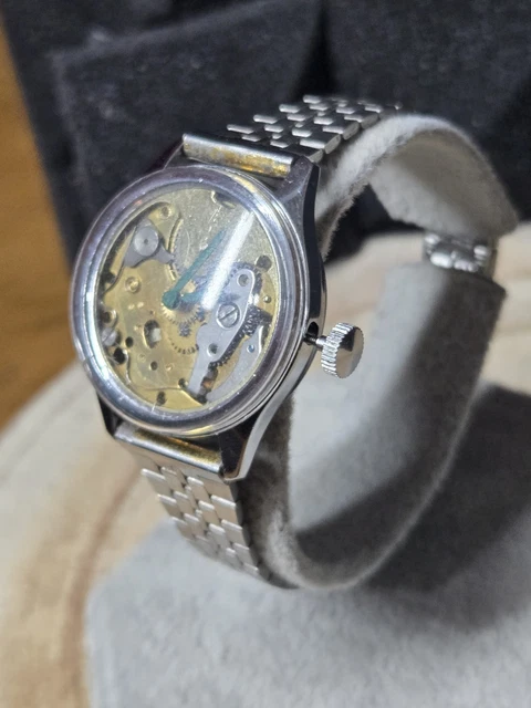 Montre Vintage Pierre Guerrault – Bracelet Acier, Cadran Noir Chiffres Romains (réf. C0550)