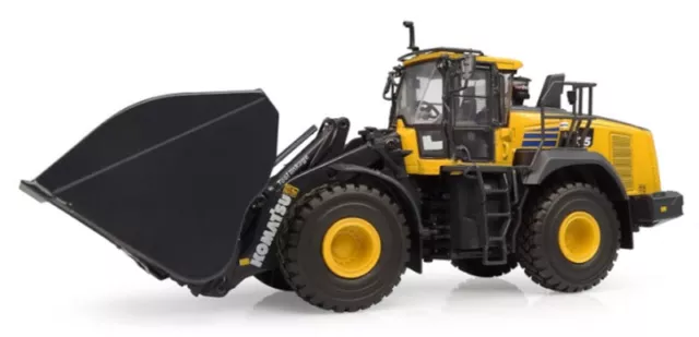 Universal Hobbies 8171 1:50 Komatsu WA475-10 Wheel Loader with High Dump Bucket