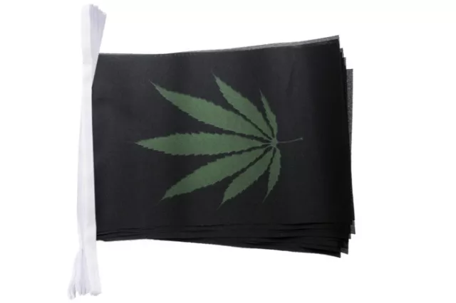 Fahnenkette Flaggenkette Girlande Cannabis schwarz Fahnen Flaggen 15x22cm