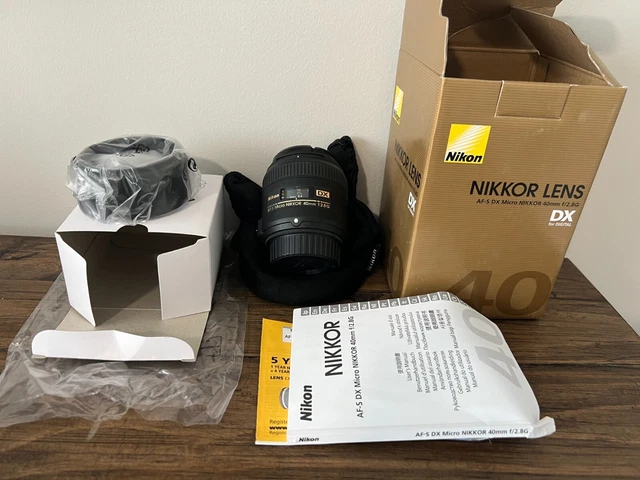 Nikon DX AF-S Micro Nikkor 40mm 1:2.8 G Lens for Close-Up Photos - Mint w/ Hood