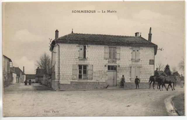 SOMMESOUS - Marne - CPA 51 - la Mairie et école Communale - des chevaux