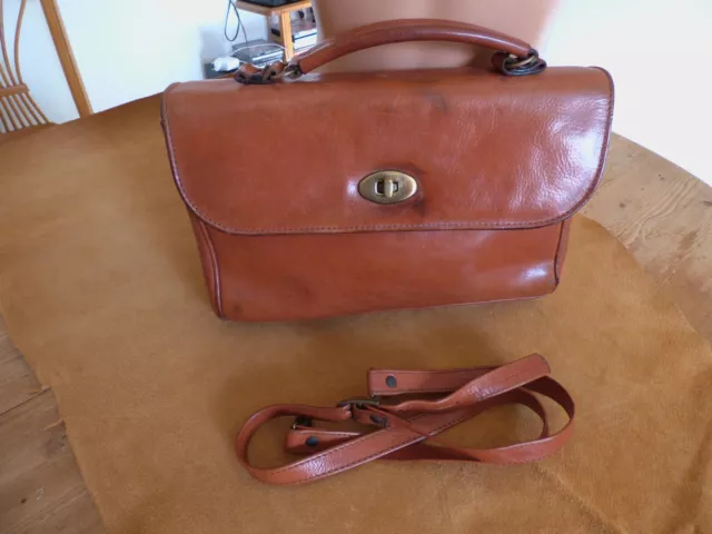  sac à main en cuir porté main ou épaule