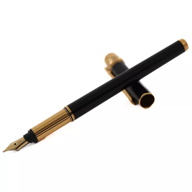 Must de Cartier Trinity Black Lacquer Fountain Pen 18K M-nib