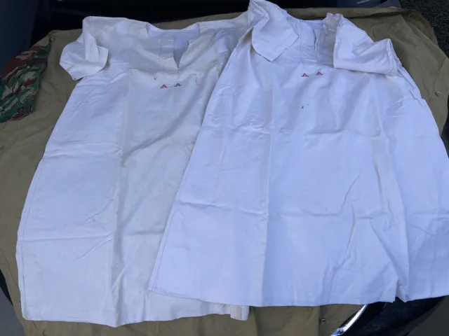 Lot de 2 anciennes chemises paysan en LIN brodés