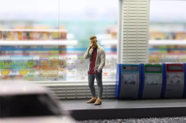 1:64 Painted Figure Mini Model Miniature Resin Diorama Toy Man Talking On Phone