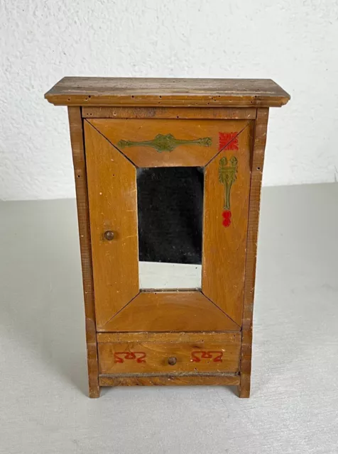 Ancienne XXème petite armoire à poupée en bois