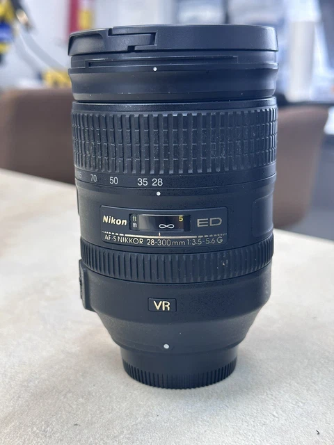 Nikon AF-S NIKKOR 28-300mm f/3.5-5.6G ED VR Objectif