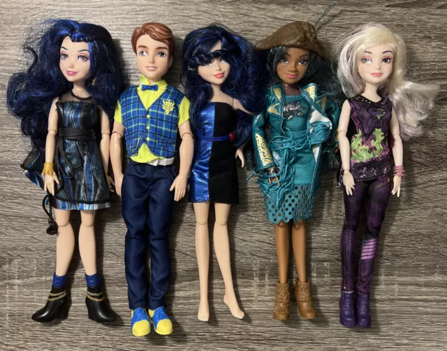 https://www.picclickimg.com/2lkAAOSwzqxi5t9I/Disney-Descendants-Doll-Lot-of-5-Dolls.webp