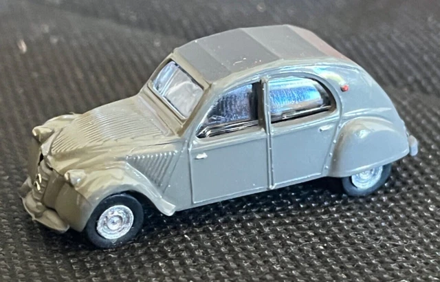 NOREV - PEUGEOT 403 - Miniature ancienne en plastique ( a restaurer