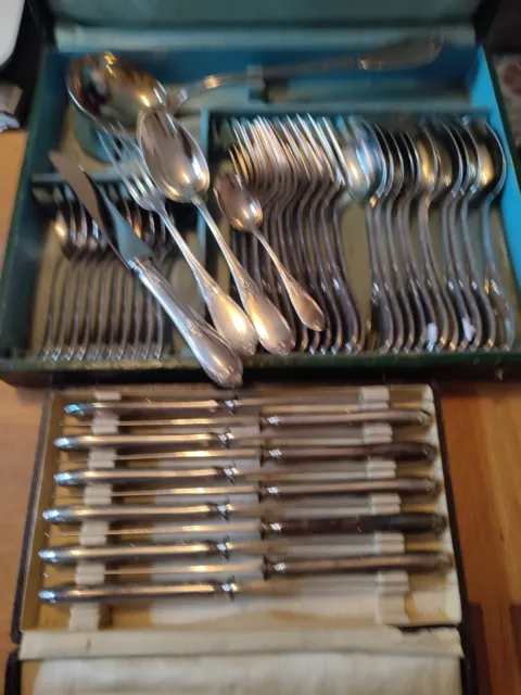 Ménagère 48 pièces métal argenté fourchette cuillères louches couteaux rocaille
