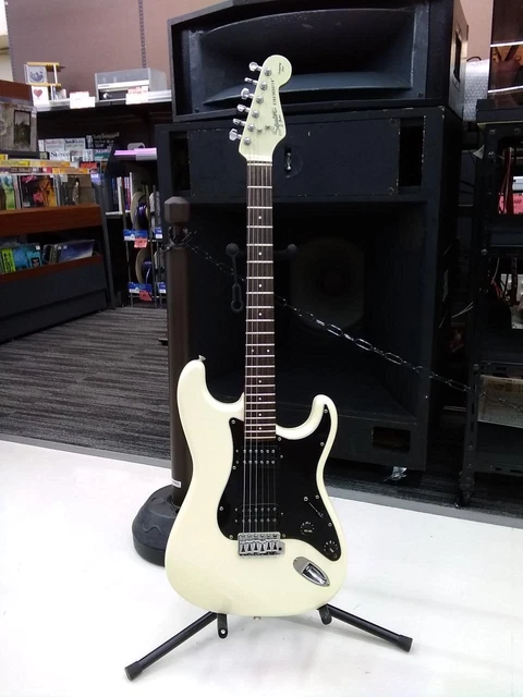 SQUIER BY FENDER Stratocaster Type ST-552 Electric Guitar