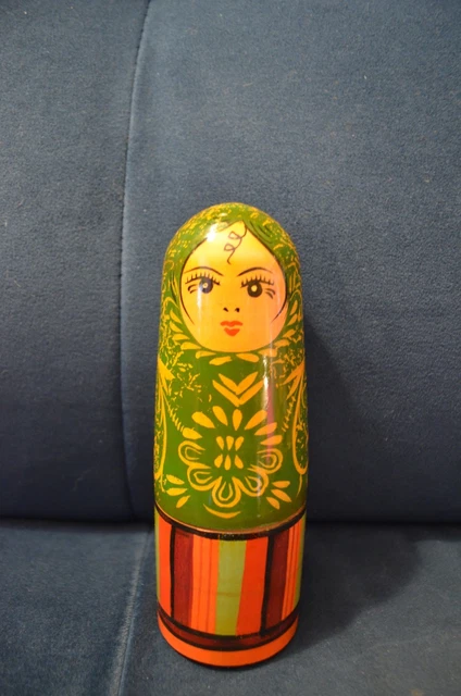 Poupée matriochka chat noir peinte à la main : ensemble