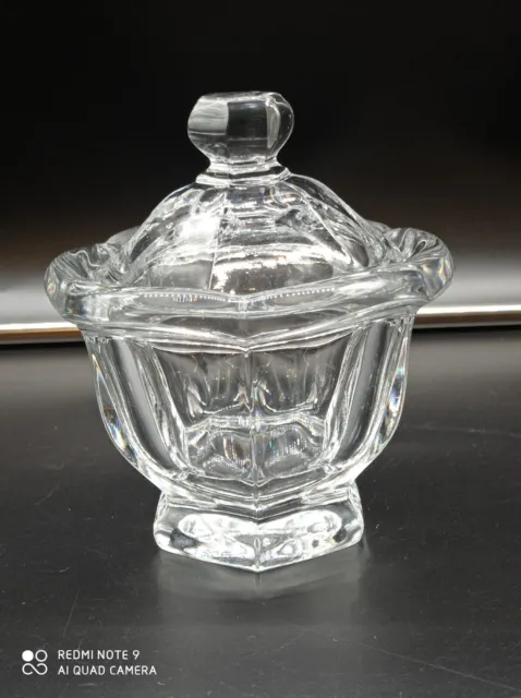 Grand Sucrier,Drageoir,bonbonnière en cristal de BACCARAT mod Harcourt Missouri.