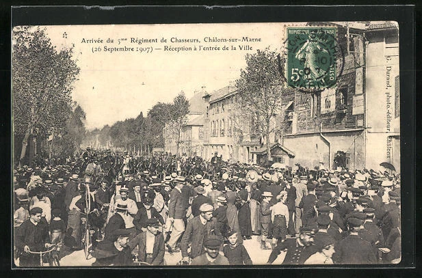 CPA Chalons-sur-Marne, Arrivée du 5me Régiment de Chasseurs, 26 Septembre 1907,