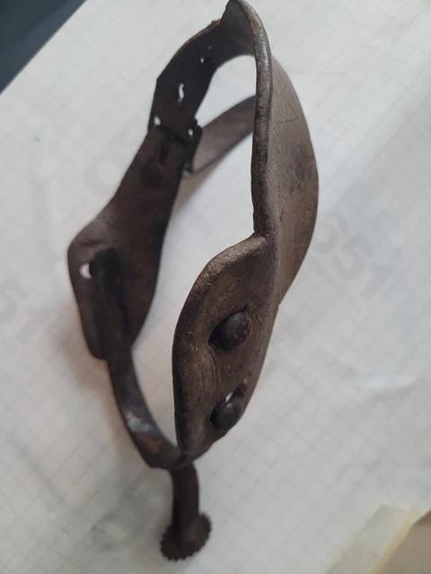 Vintage Cowboy Iron Spurs with rowels and leather straps 2