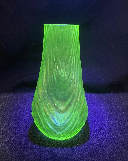 Antique Loetz Free Form URANIUM Pinched Twisted Iridecent Art Glass Vase Oceanik
