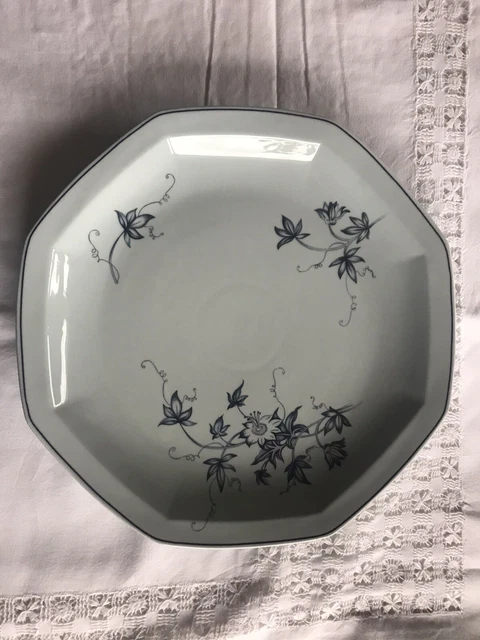 SERVICE DE TABLE OCTOGONAL BLEU EN PORCELAINE DE LIMOGES HAVILAND, 61 pièces,