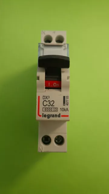 Disjoncteur Legrand 10A courbe C 1 pôle+N 6kA, 1 module