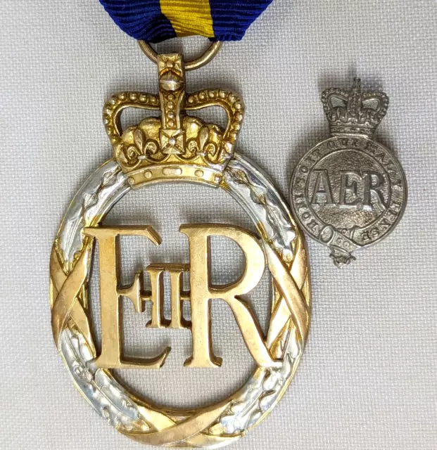 Scarce British Army Emergency Reserve Efficiency Decoration Medal & badge QEII