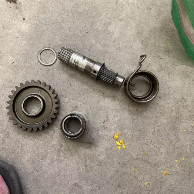 1999 Honda CR250R CR 250R OEM KICK STARTER START SHAFT GEAR SPINDLE