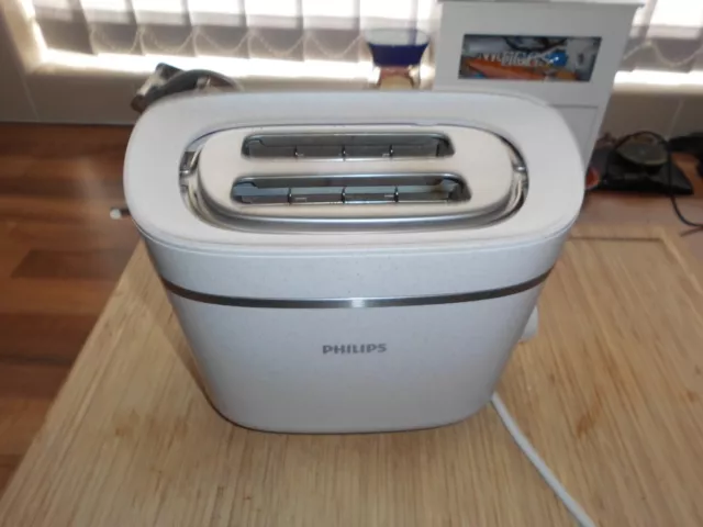 PHILIPS CONSCIOUS COLLECTION 2 SLICE TOASTER  white