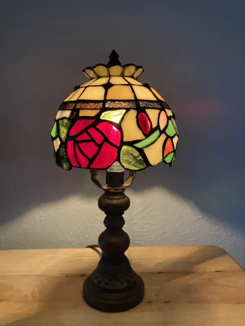 THOMAS PACCONI Classics Vintage Tiffany Style Stained Glass 12" Table Lamp