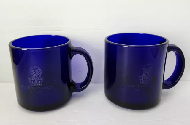 THE RITZ-CARLTON Grand Cayman Mugs Cups 2 Piece GLASS Set In Blue Colbalt Glass