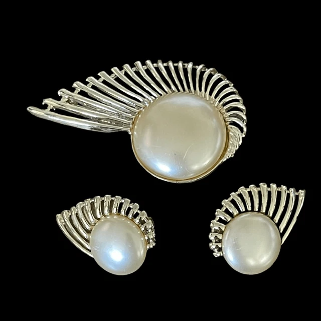 Pearl Flight Sarah Coventry circa 1957 Vintage Brooch Earrings Set Shell Shape