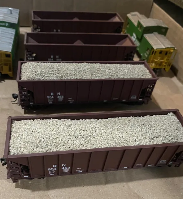 Four Walthers Burlington Northern BN Ballast Hoppers + Two BN Cabooses HO Scale