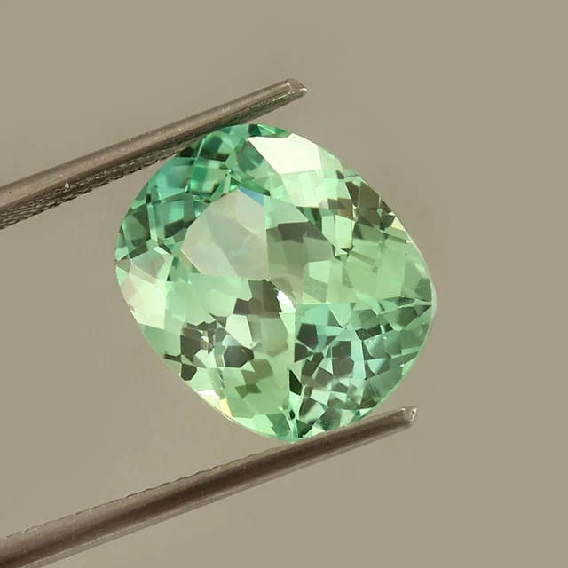 RARE !! SAPHIR VERT D'AUSTRALIE : 5.2 mm x 4 mm