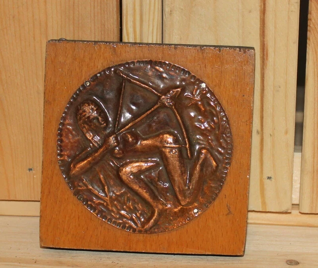 Handgefertigtes Vintage-Wandschild aus Kupfer/Holz, Diana-Gottheit