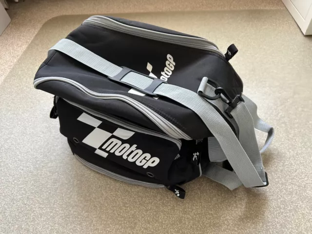MotoGP Heckhelm Tasche Pack Motorrad Fahrrad schwarz sehr guter Zustand