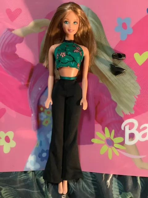 BARBIE STYLE Brunette Doll #20768 - Original Green & Black Outfit - Mattel 1998