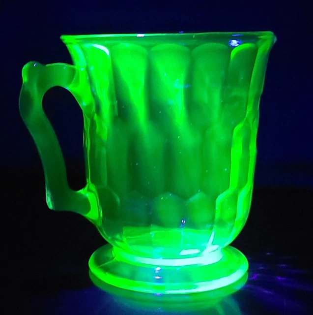 VINTAGE HAZEL ATLAS Colonial Honeycomb Green Depression Uranium Glass 