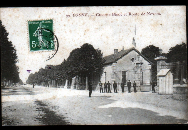 COSNE (58) Entrée de la CASERNE BINOT animée début 1900
